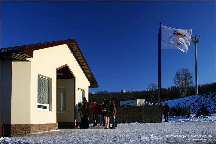 ó  ,    