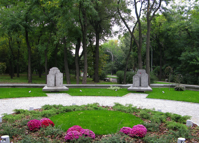 Мацева, меморіальний комплекс 29 сентября 2009 г. состоялось торжественное открытие еврейского мемориального комплекса «Мецева» в парке Писаржевского, который был постро 
