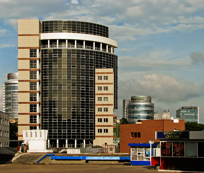            ( . ) - http://archportal.com.ua/news/oneyearlavrent2010  