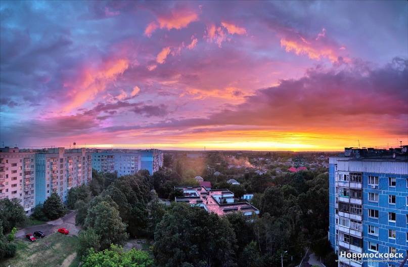   ,  2011 : NIKON D60
: 1/60
: 4/1
ISO: 200
 : 2011:06:20 20:47:06 