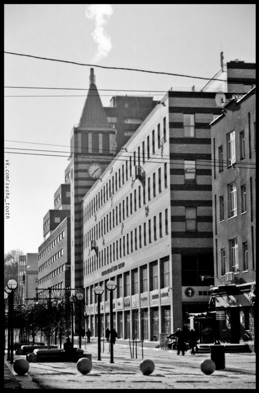 ...... Nikon N90
Tamron 35-90
 Ilford XP super (ISO 400) 