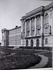 Вид частини фасаду будівлі комерційного вчилища