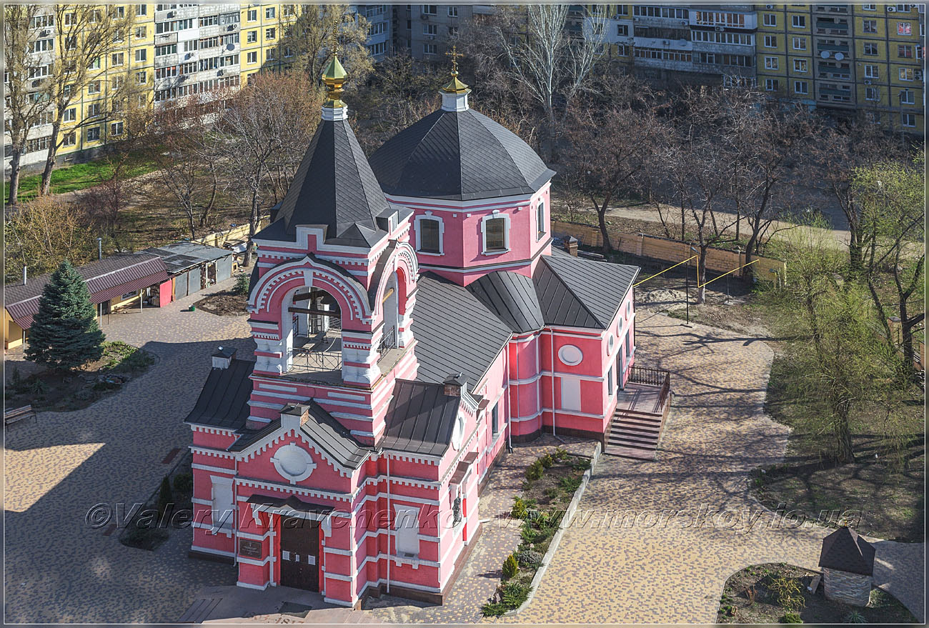 Один из старейших храмов города :) Один из старейших храмов города :)