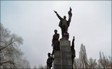 Пам'ятник комунарам. Робочий, матрос, студент і солдатів.