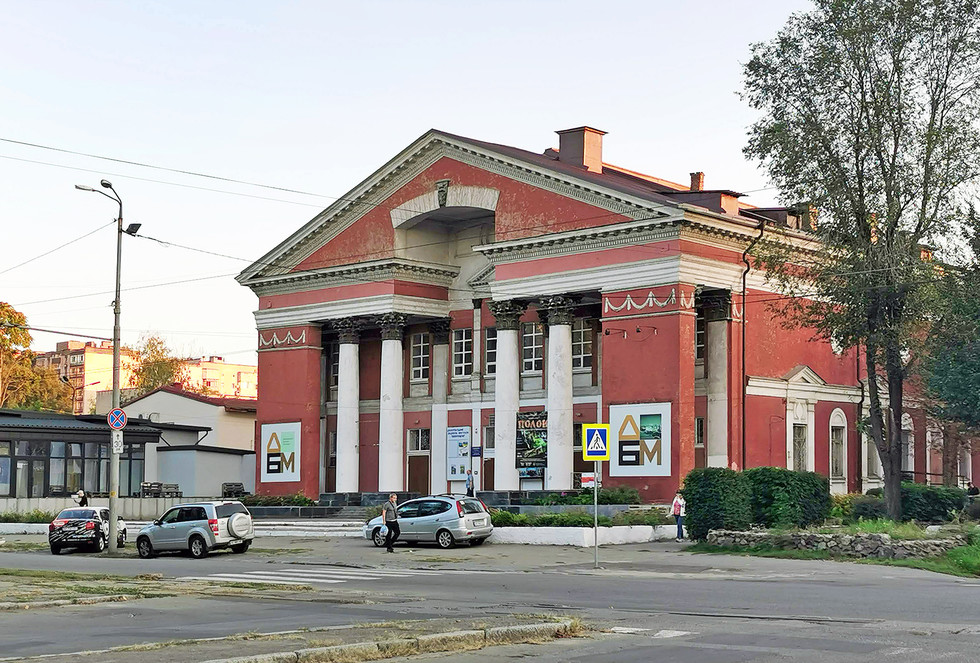 574-й день війни. Дніпровський будинок мистецтв  красногвардеец