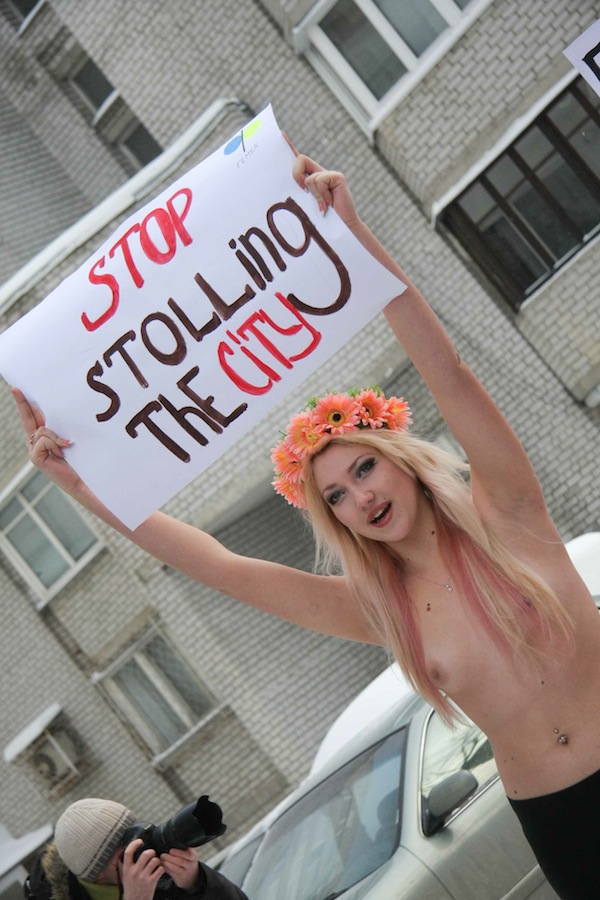  FEMEN      
