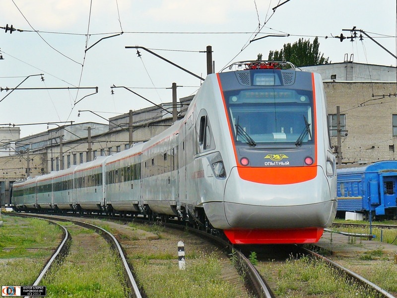 : www.parovoz.com          
