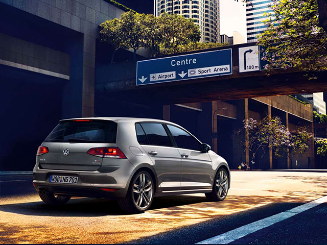  1    Volkswagen GOLF  
