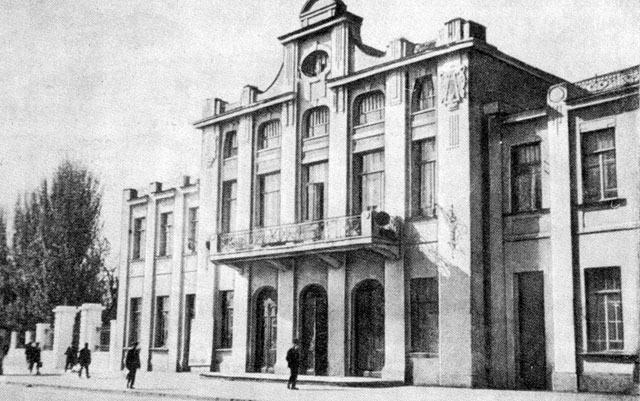   1927     :    