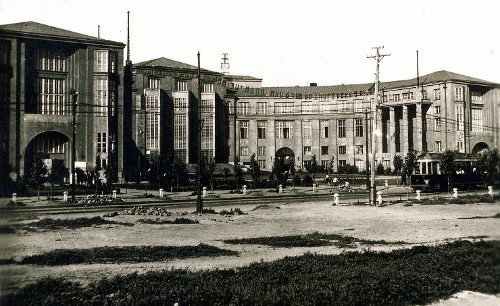   1930-     
