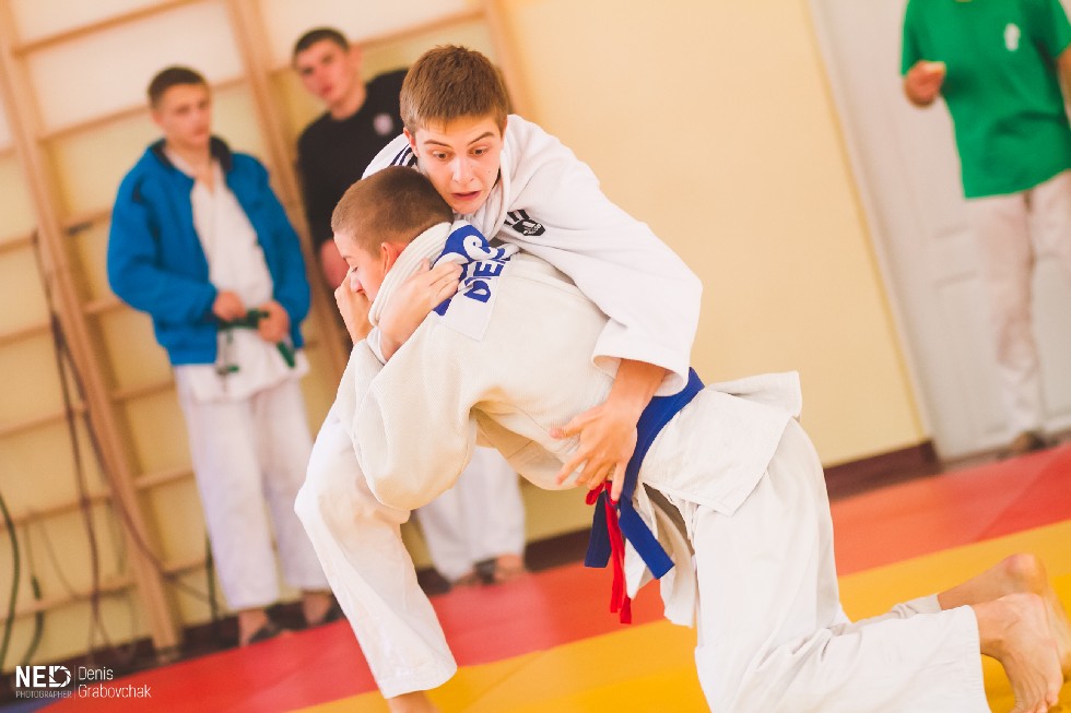       U17     