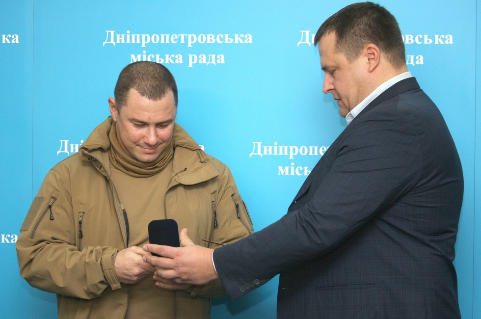   Գ    