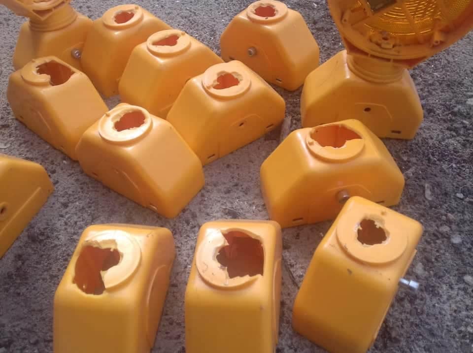    ,     