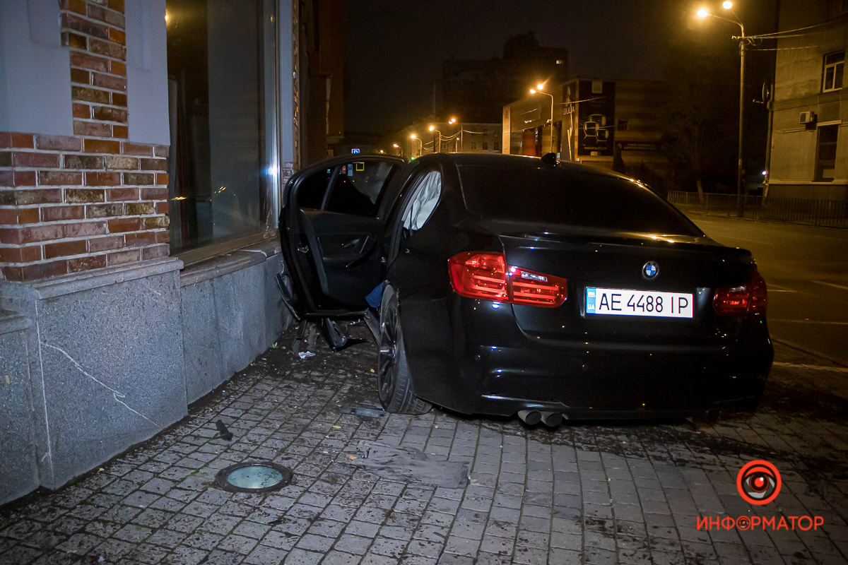     BMW    :  