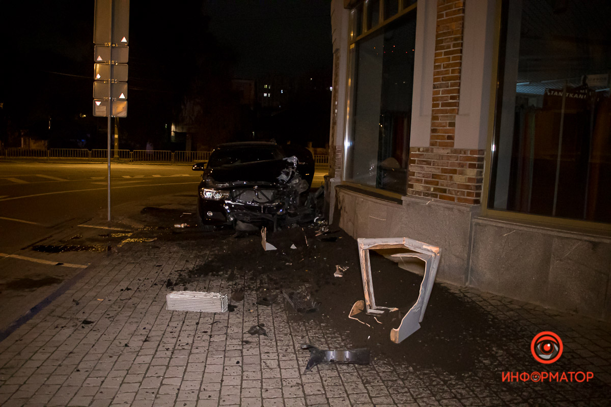     BMW    :  