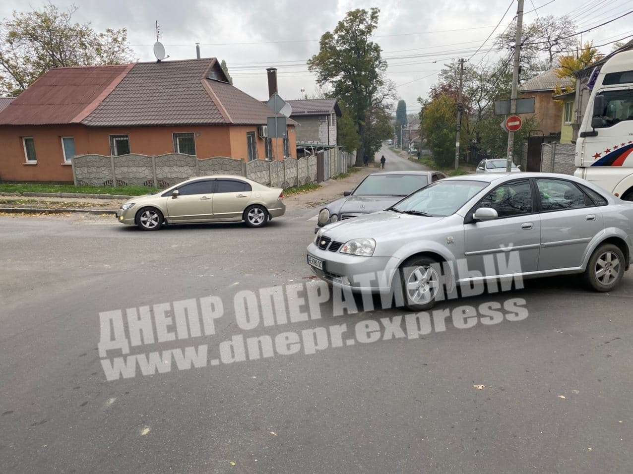    Chevrolet    Mercedes, -   