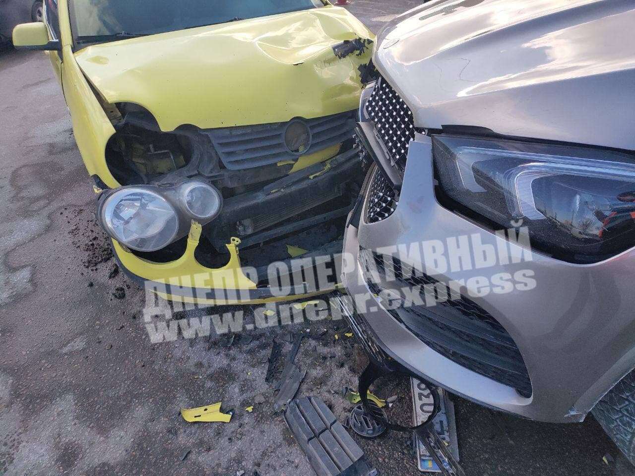        Volkswagen  Mercedes