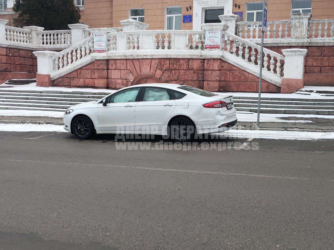      Honda   Ford:   