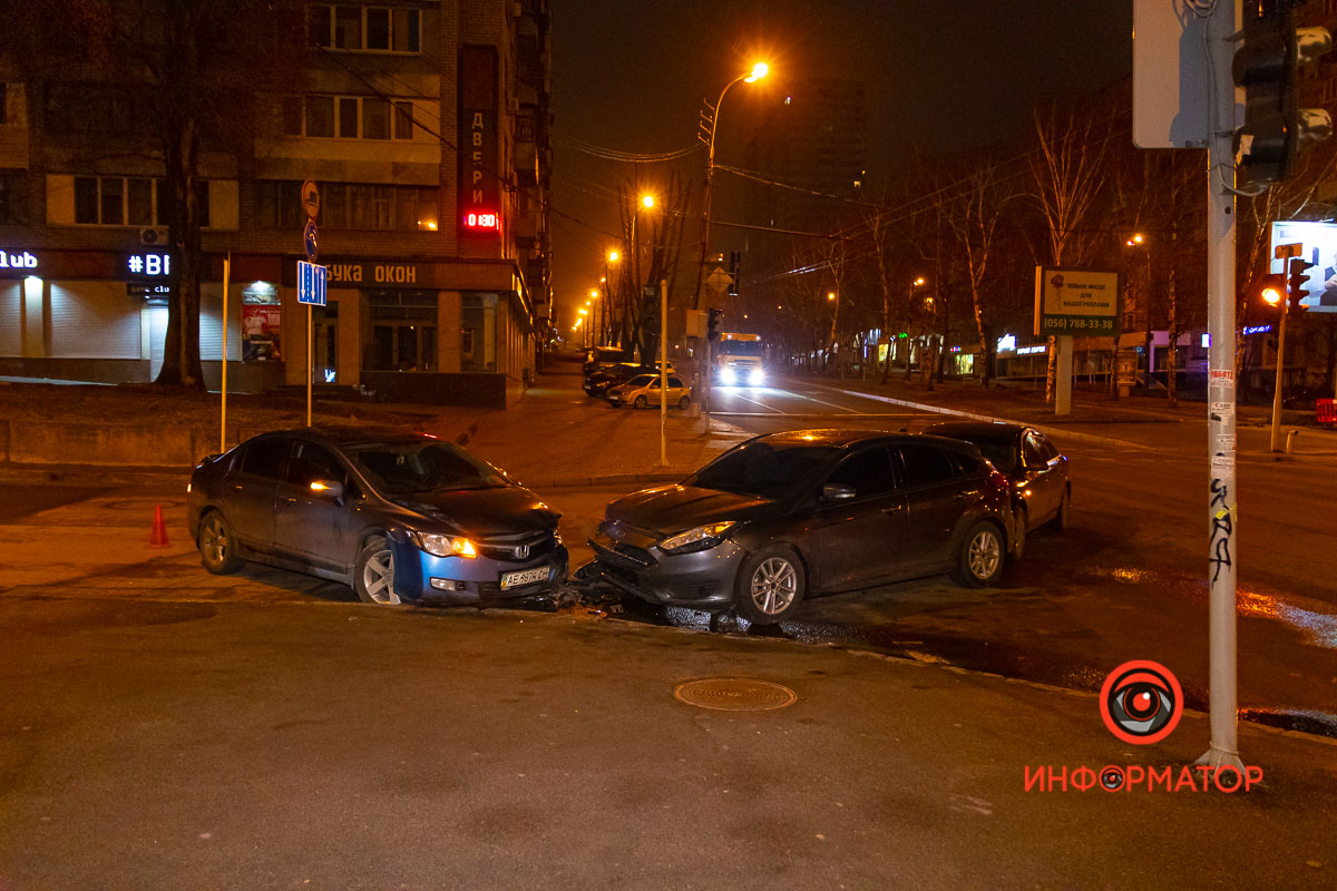       Honda, Ford  Audi:   (  )