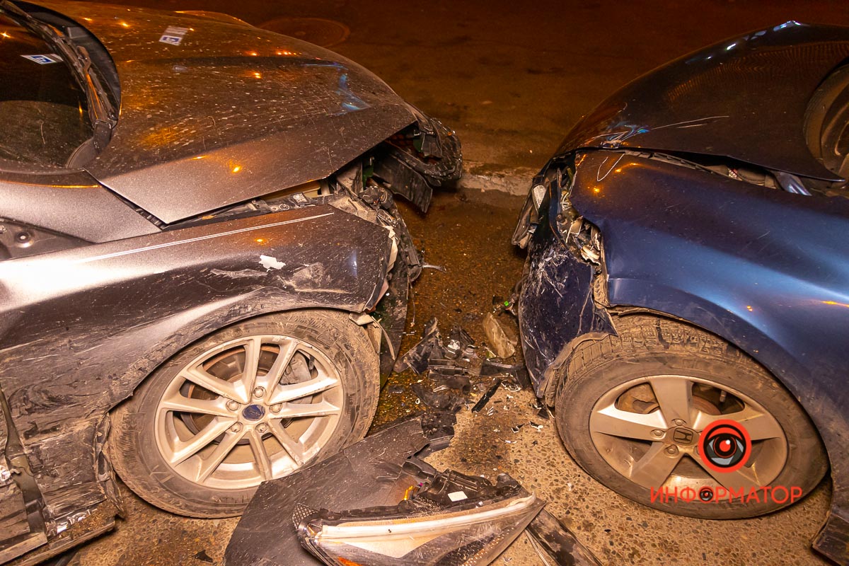       Honda, Ford  Audi:   (  )