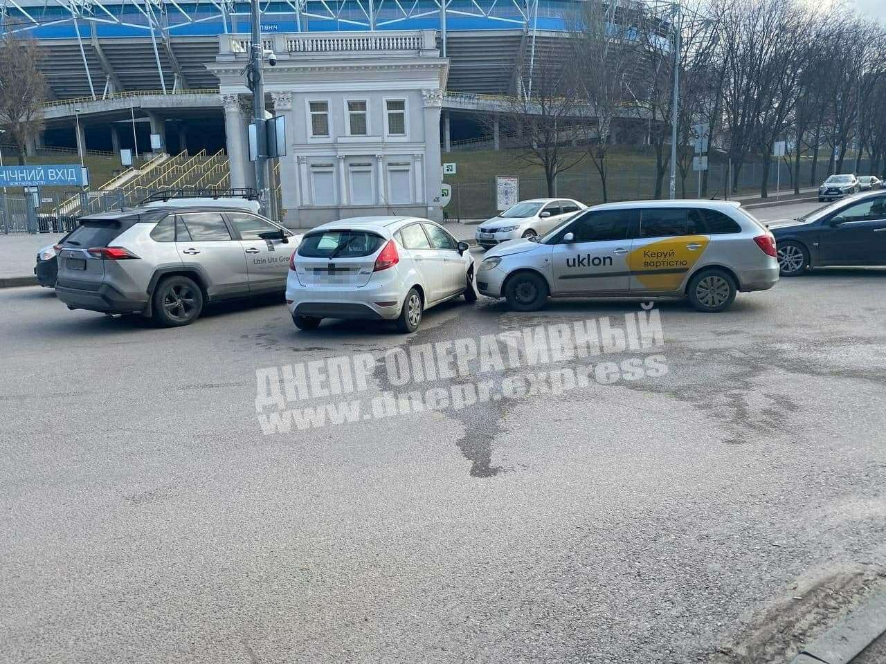     -  Ford  Skoda  Uklon