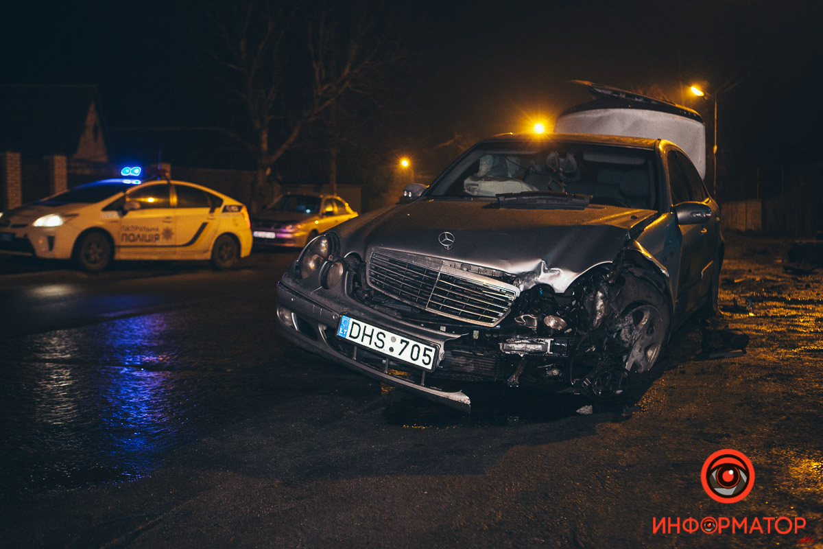      Mercedes    :  