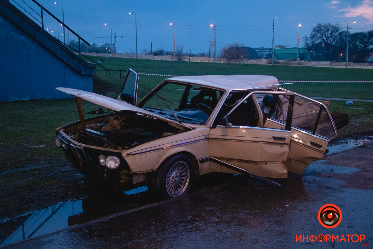      BMW   :  