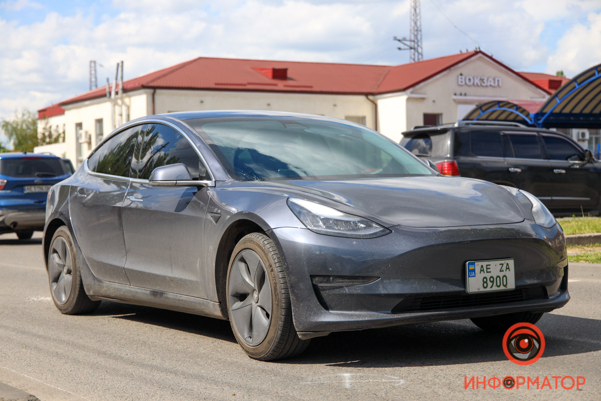       Tesla  :  