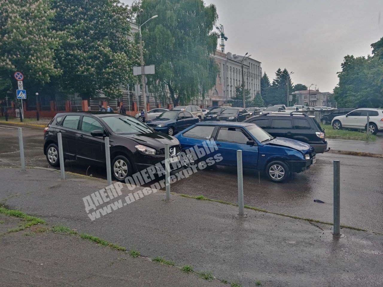          Nissan   :   