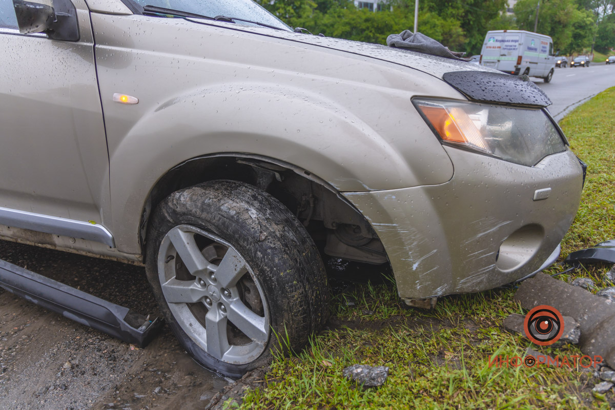    Mitsubishi   :  