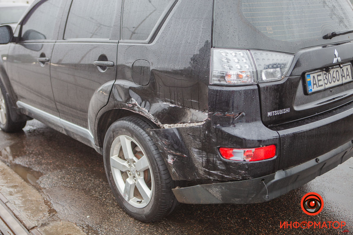        Ford, Mitsubishi  Mercedes:  