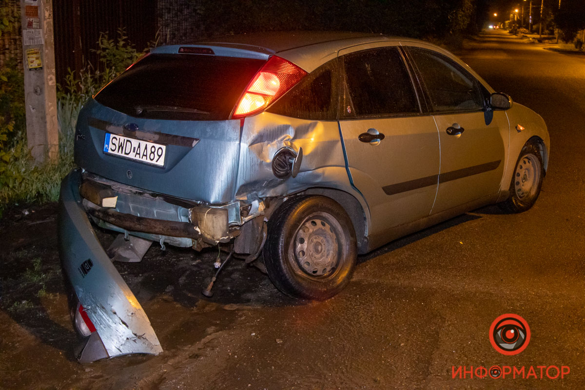       Ford  Volkswagen:    (  )