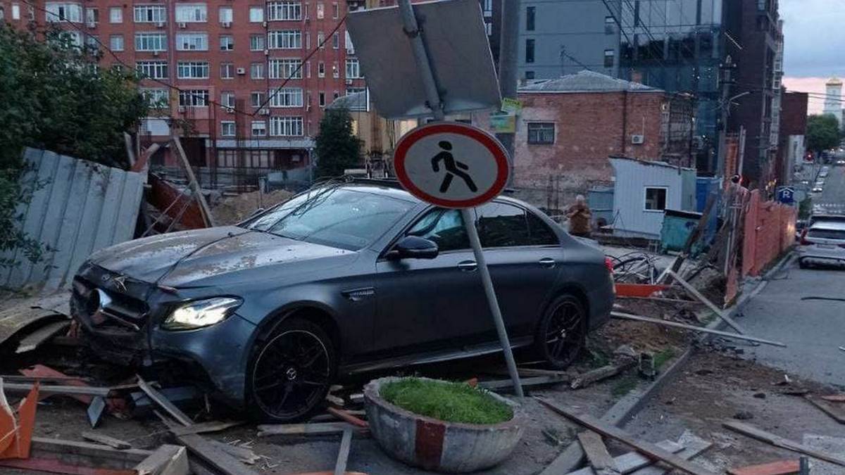      Mercedes  BMW     (  )