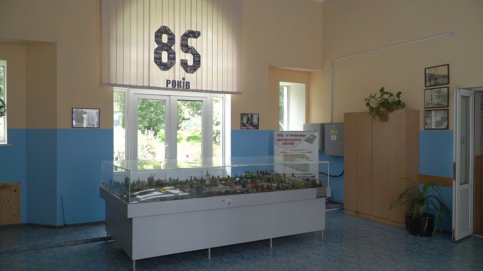        85-:     