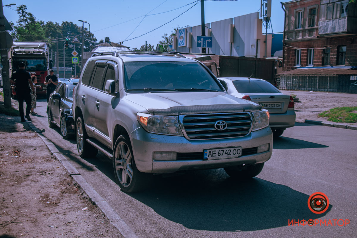       Land Cruiser  7- :    ()