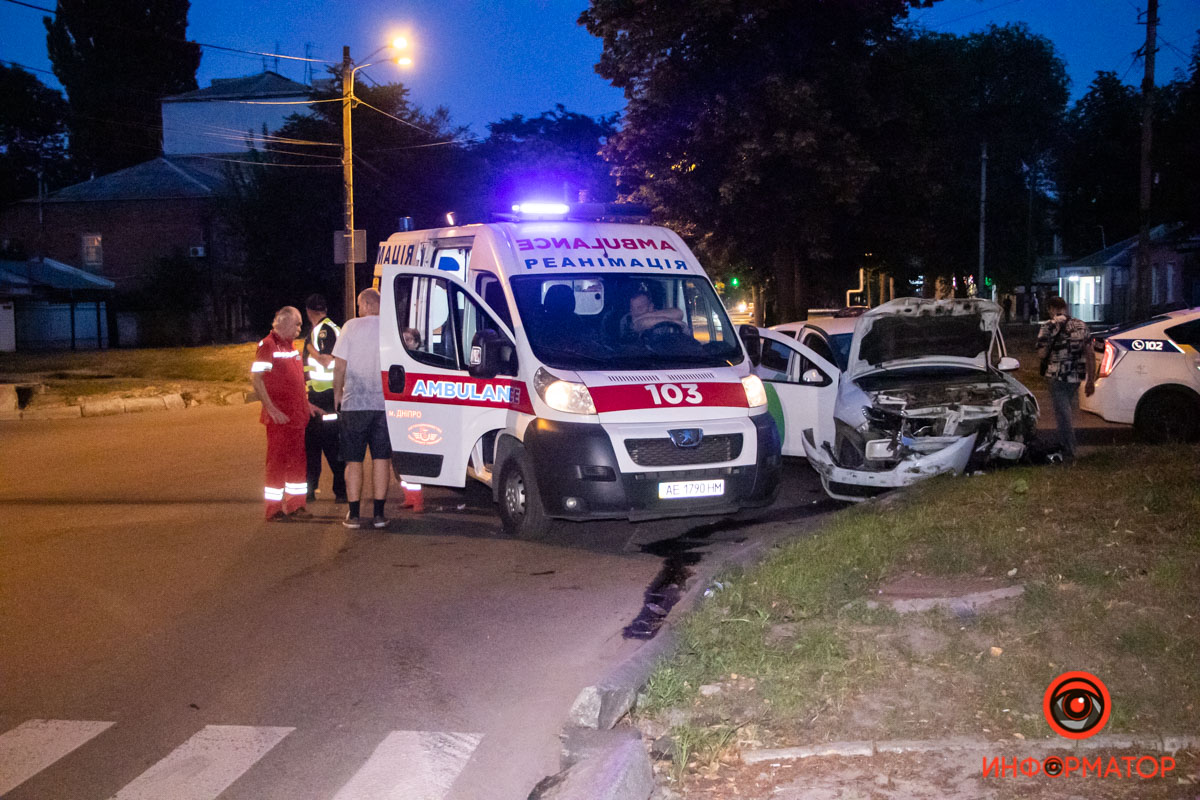      Nissan   Renault Bolt  :  