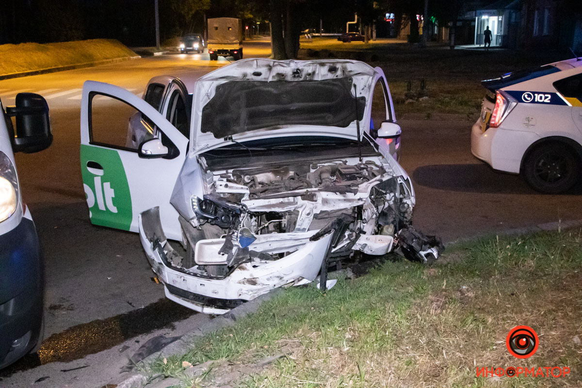      Nissan   Renault Bolt  :  
