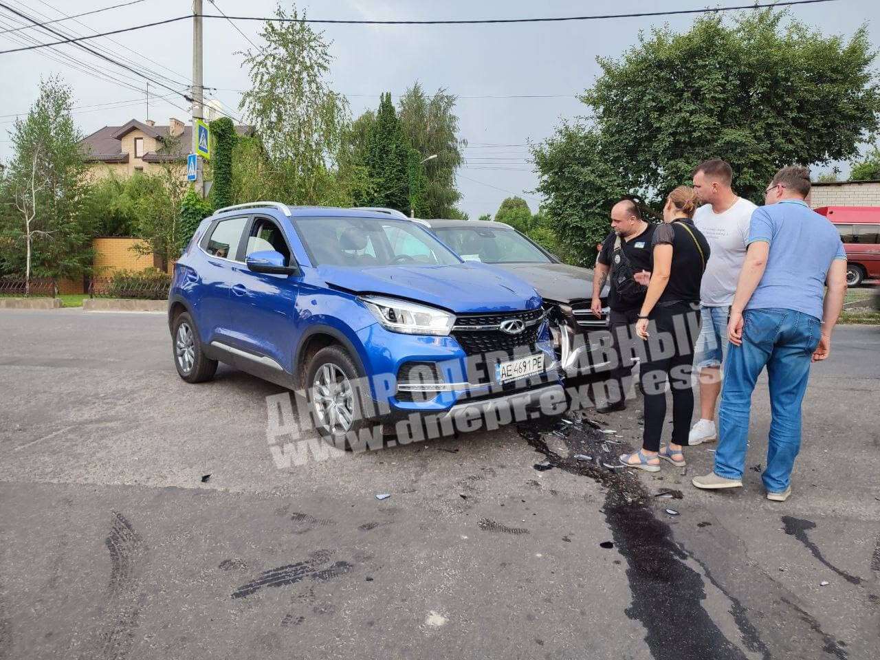     Mercedes  , -    