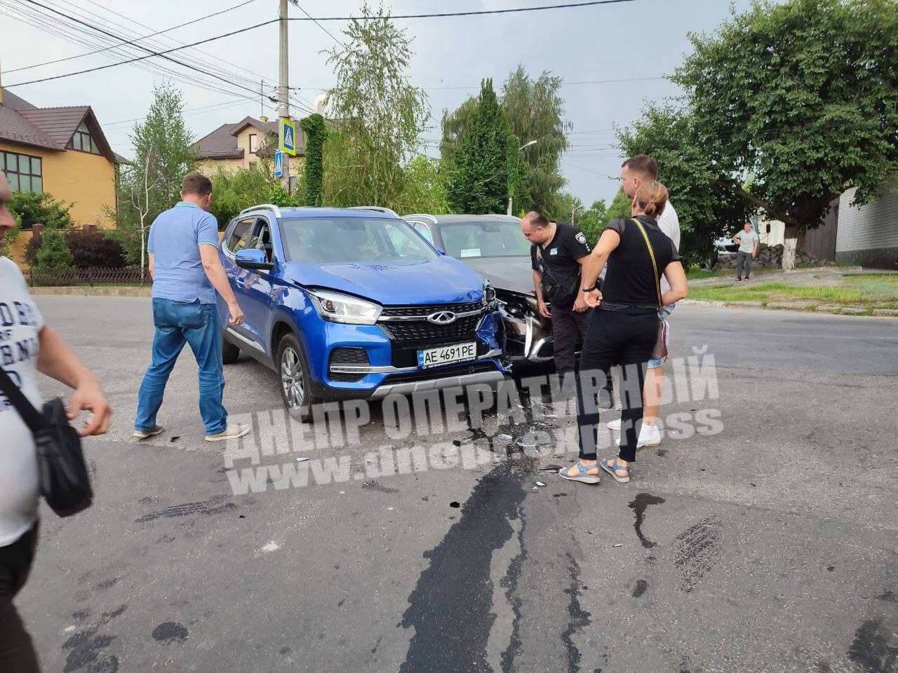     Mercedes  , -    