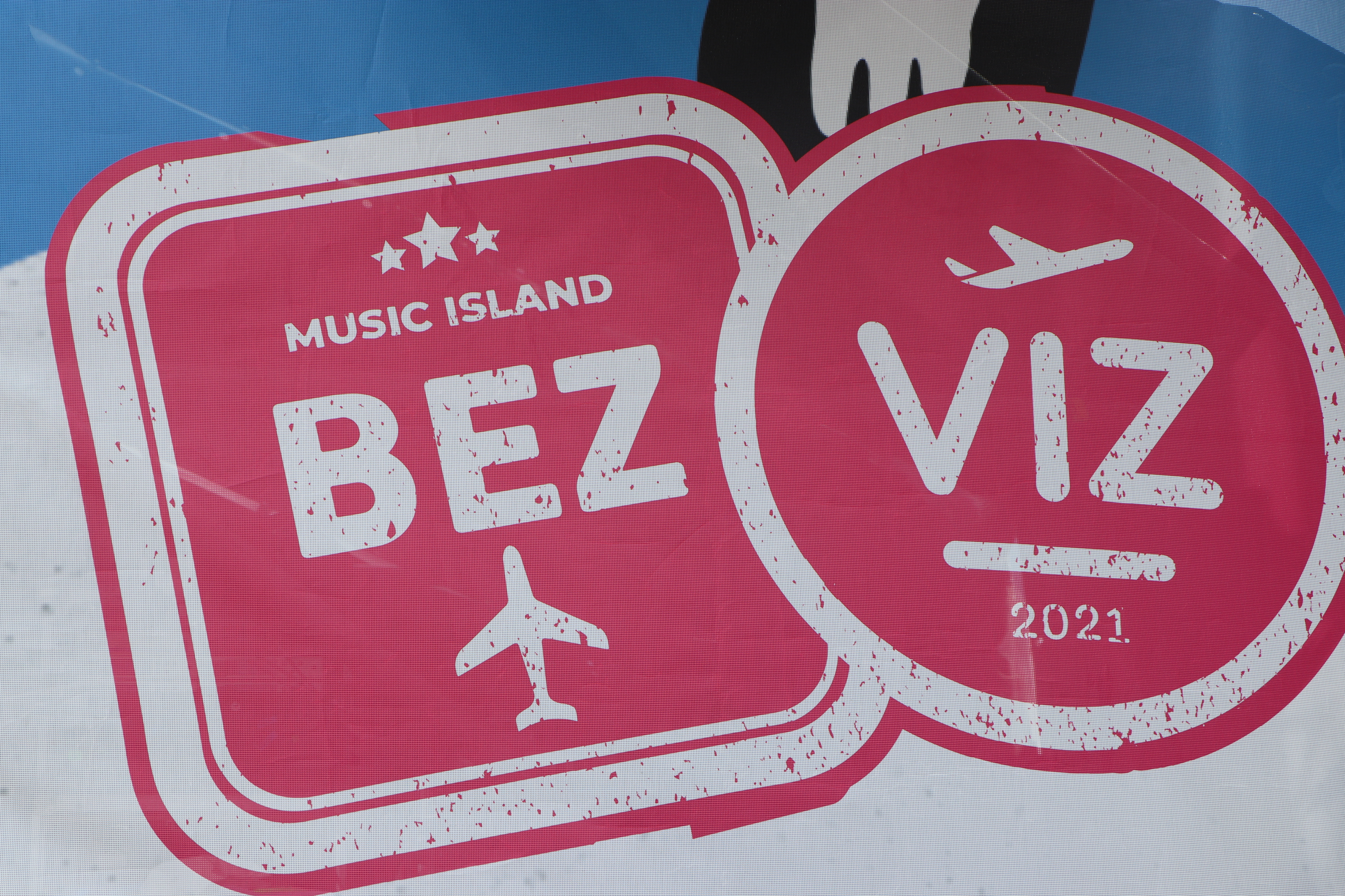  ³ ,           ezViz