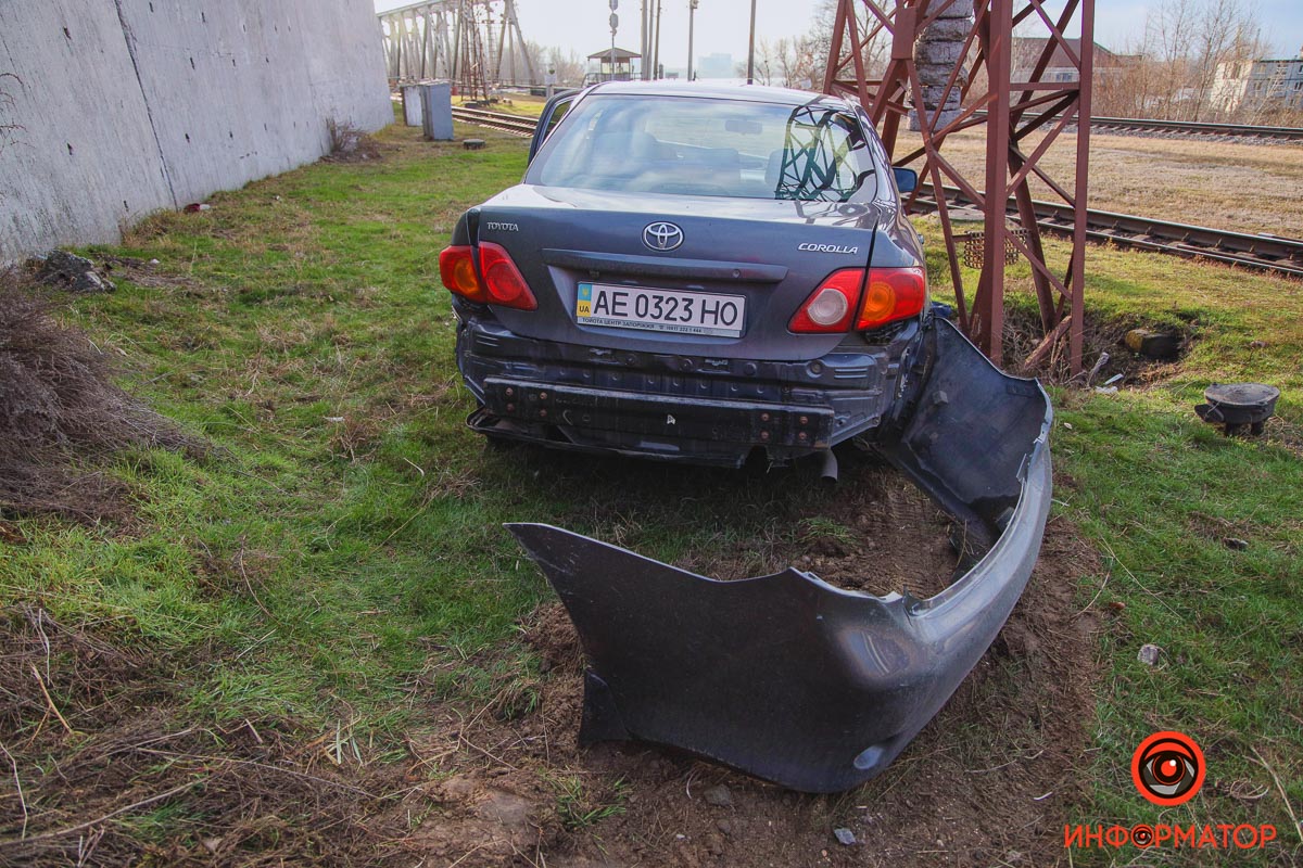    Toyota   Mercedes      ( )