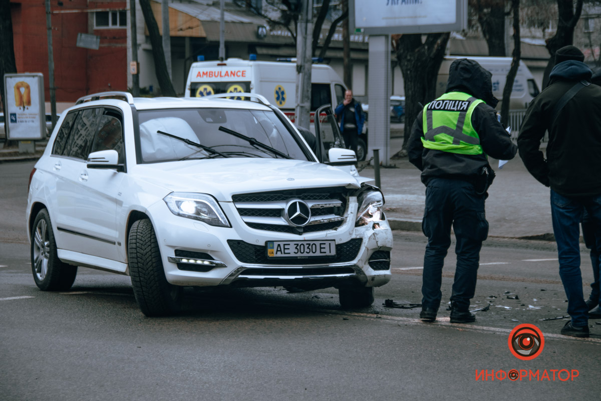       Mercedes, Dacia  Nissan:   (  )