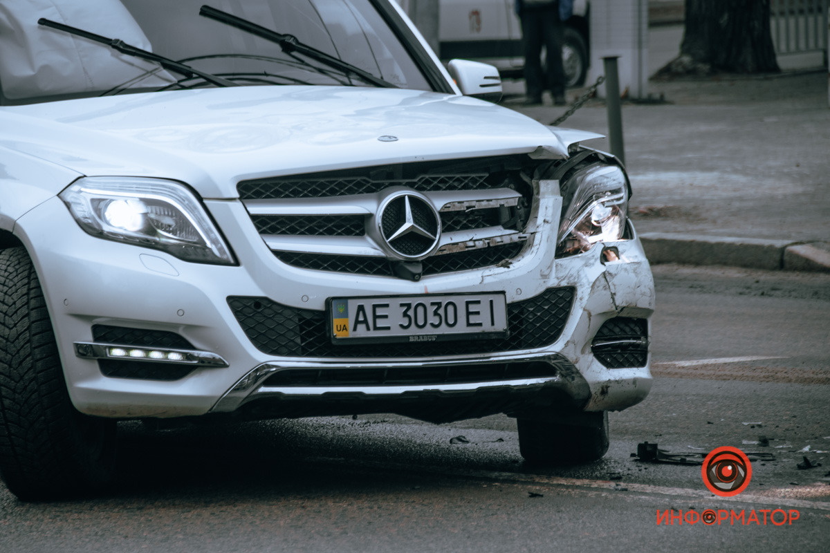       Mercedes, Dacia  Nissan:   (  )