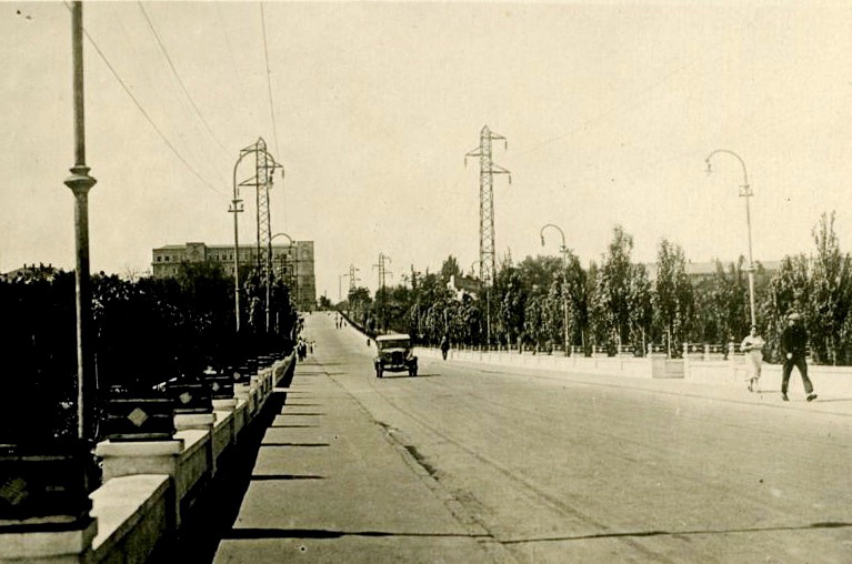  1930-        .           .    90 :   