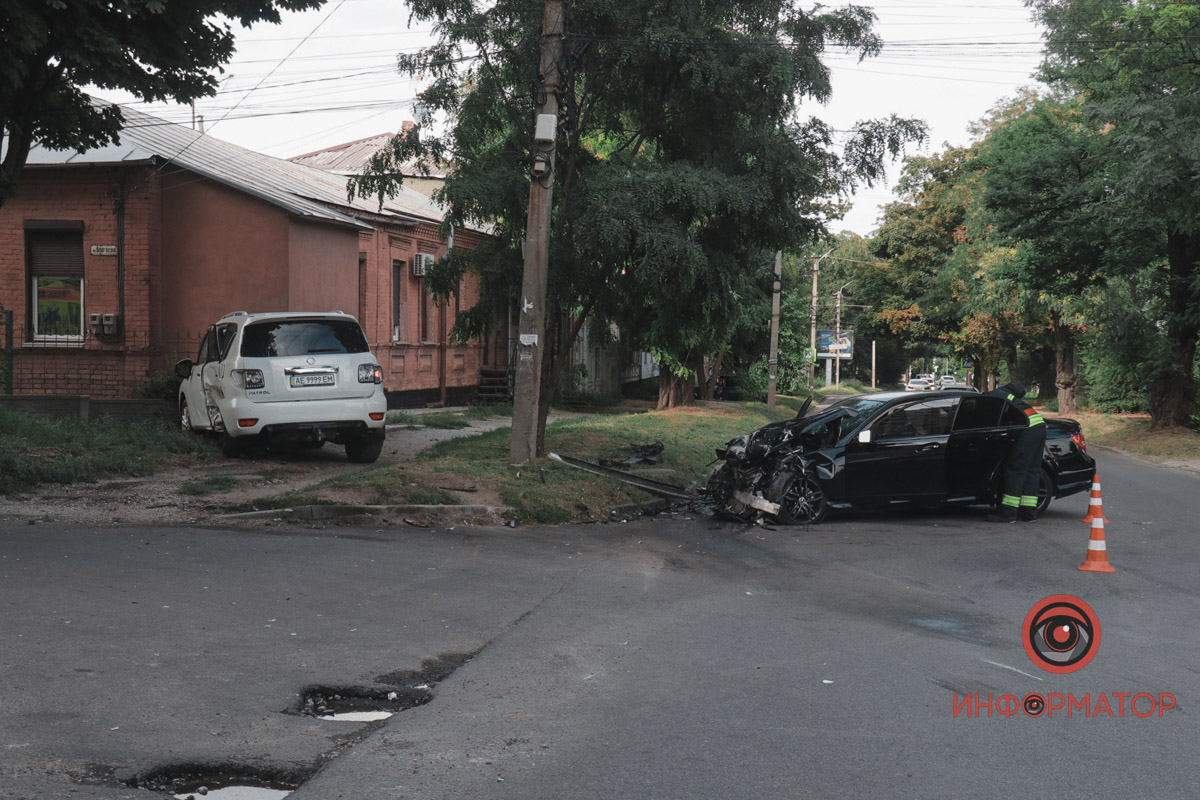     Mercedes  Nissan:  