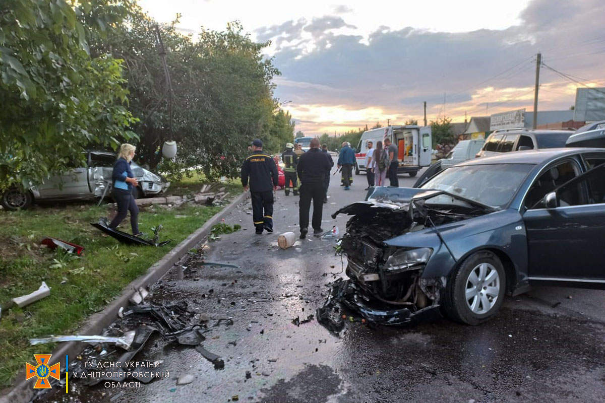       Audi A6  Mitsubishi Lancer: 1  , 2 
