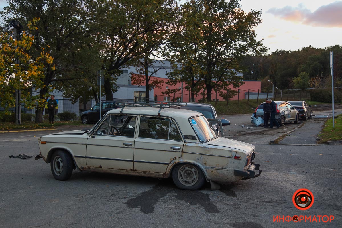      Chevrolet        :  