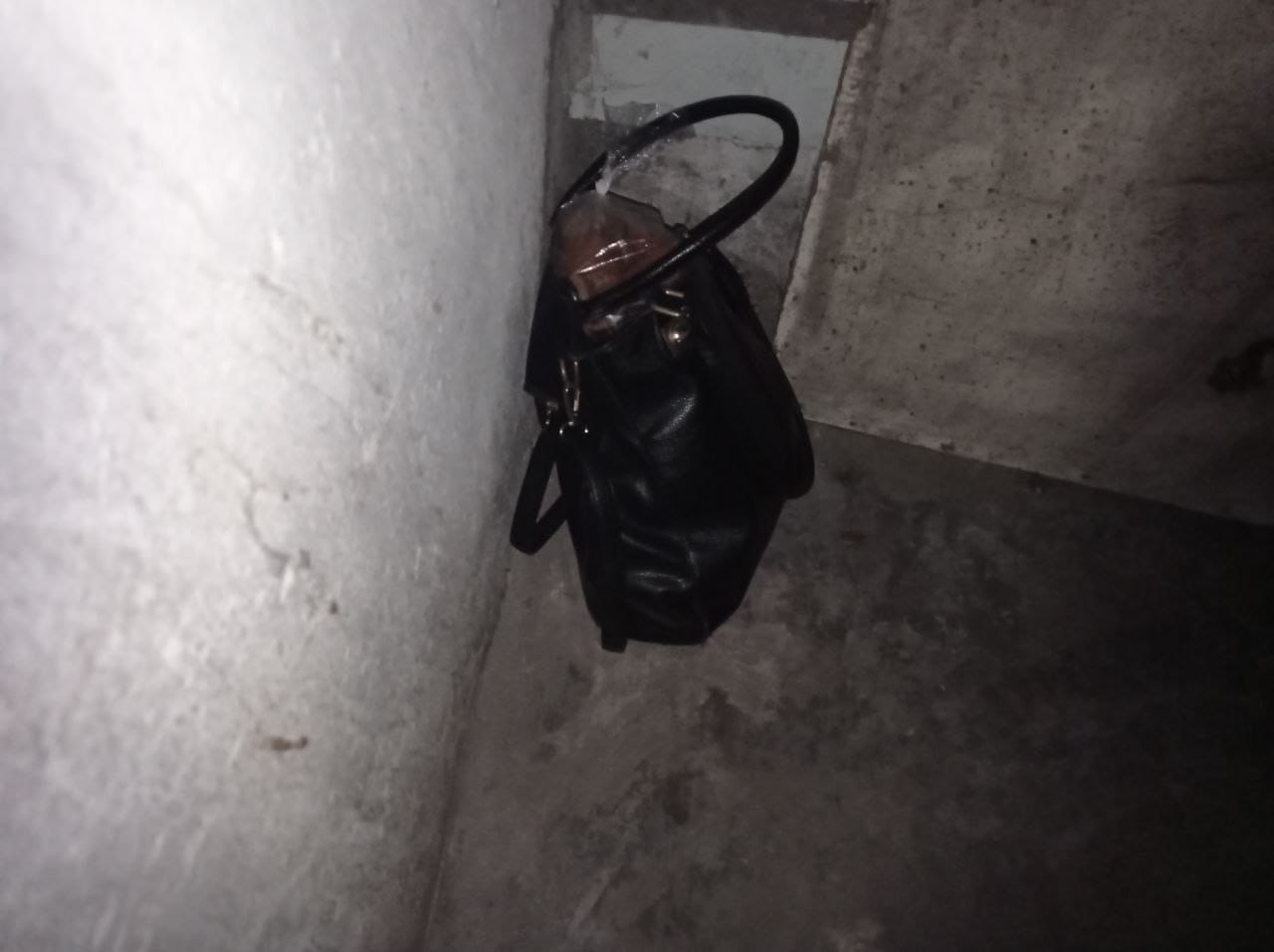       '  21- 