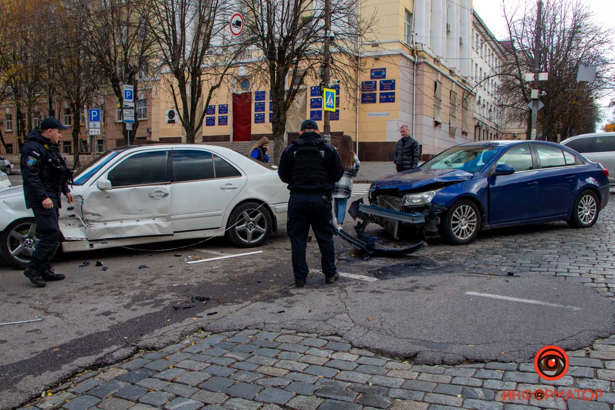        Chevrolet  Mercedes:  