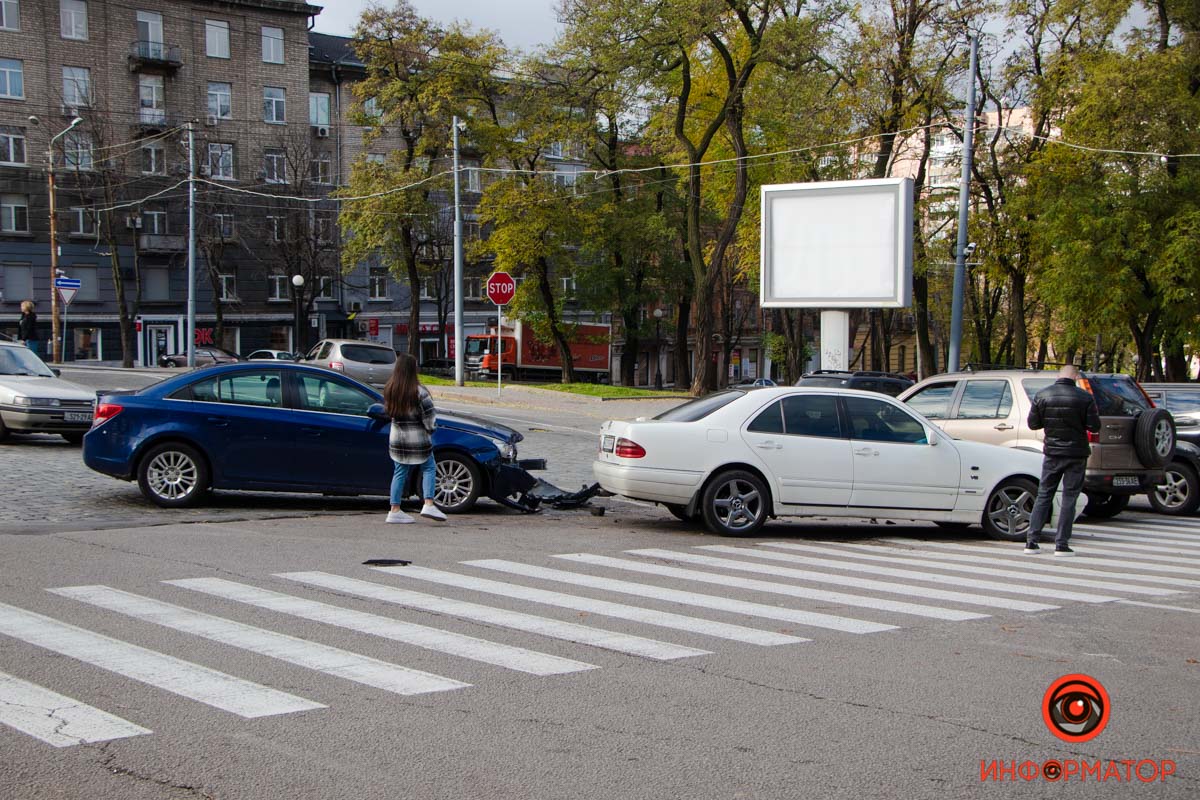        Chevrolet  Mercedes:  
